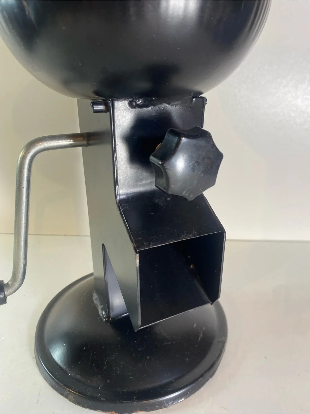 Uzman Hazelnut Hand Crank Black Metal  Nutcracker Adjustable Crush